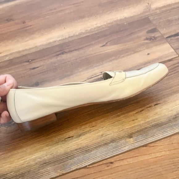 Salvatore Ferragamo Womens Leather Cream Loafer Shoes Gold Tone size 11 - Picture 9 of 10